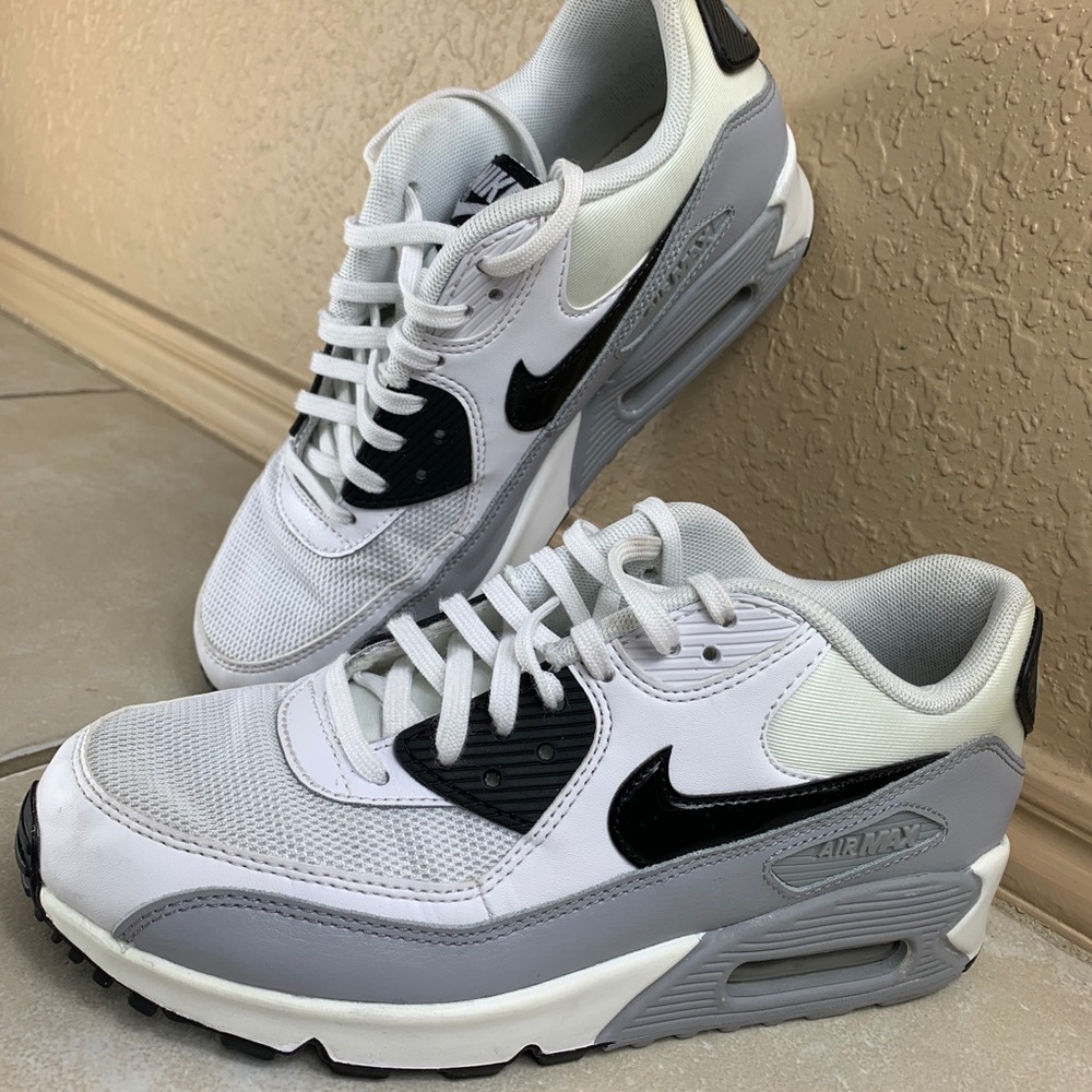Black, Grey, White Nike AirMax 90🖤🤍